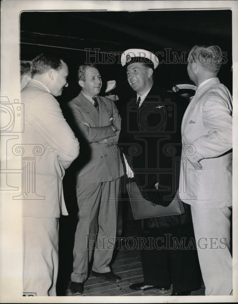 Load image into Gallery viewer, 1939 Press Photo Comdr Capt JC K Rogers, flight from Kisumu toi Durban
