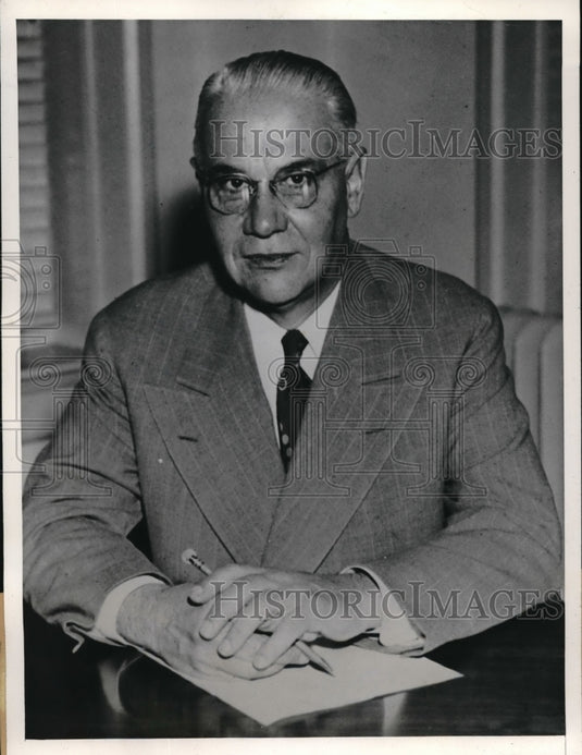 1942 Press Photo Harry Beckman Admin Office Washington D.C.- Historic Images