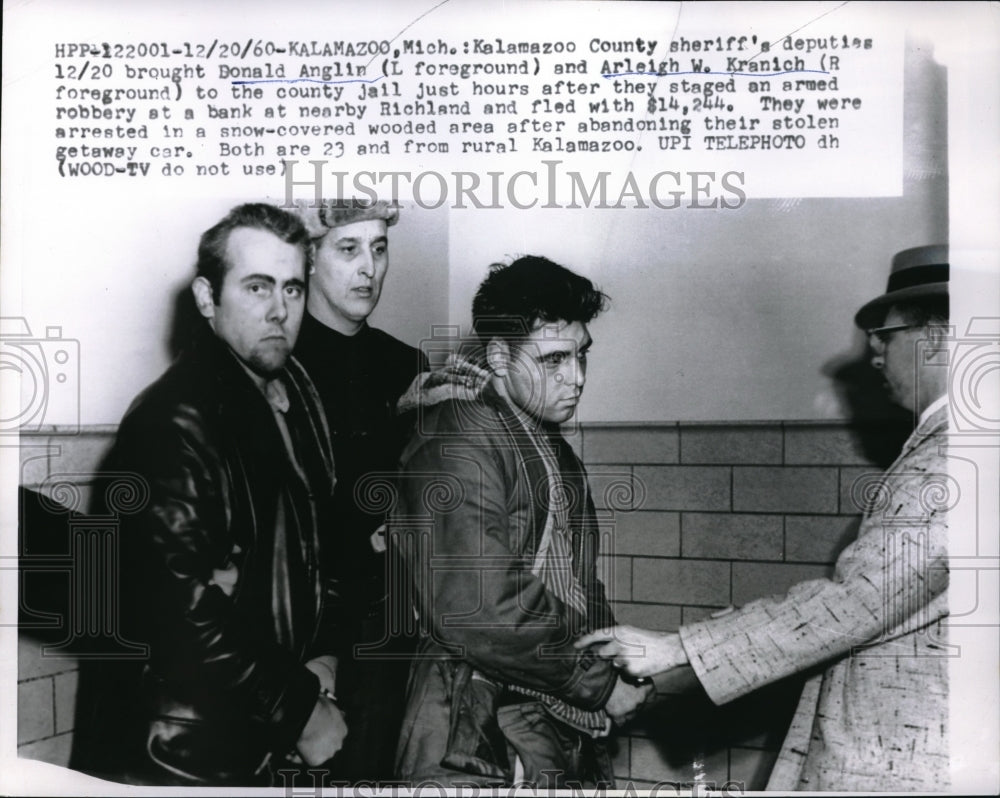 1960 Press Photo Donald Anglin &amp; Arleigh Kranich inside the Kalamazoo City- Historic Images