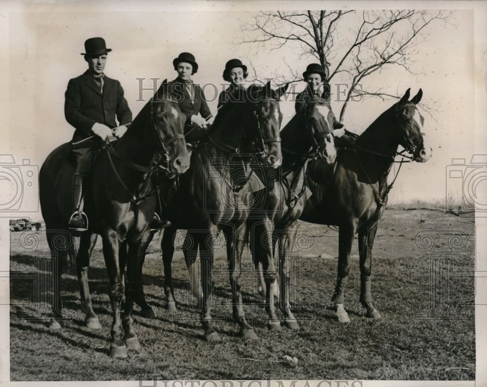 1935 Press Photo Members of the Kenilworth Riding Club at Rye, NY working out- Historic Images