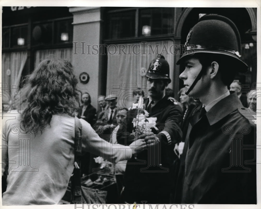 1971 Press Photo London Peace offering Old Bailey court- Historic Images
