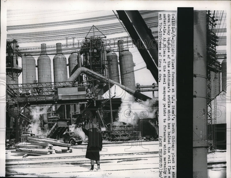 Load image into Gallery viewer, 1951 Press Photo Chicago, Ill US Steel Corp plant during RR strike - neb55378
