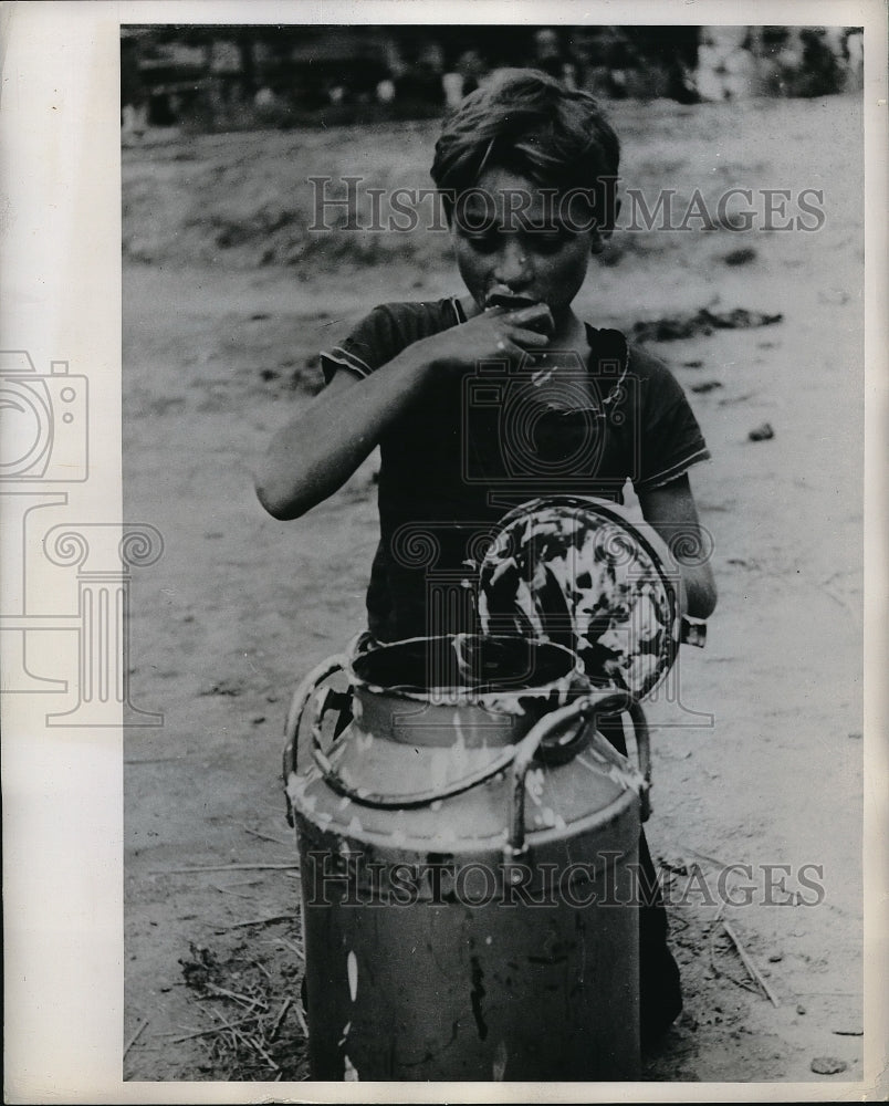 1948 Press Photo Hungary Child Eating- Historic Images