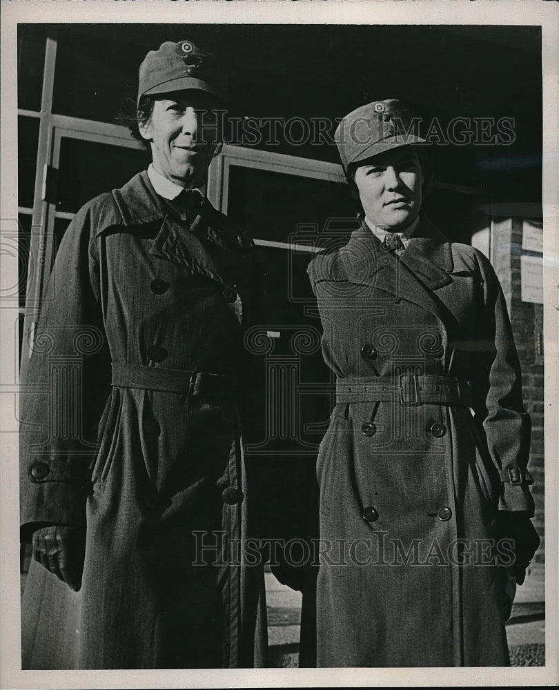 1939 Press Photo Wife & Daughter Of Finnish Army Chief Of Staff Lennart Oesch- Historic Images
