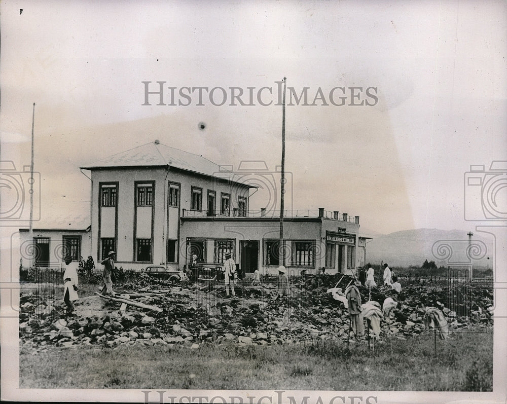 1935 Press Photo Bobm proof shelter near Addis Ababa, Africa
