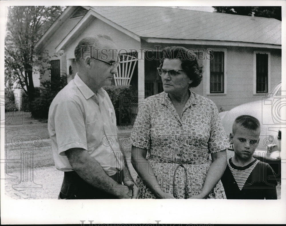 1966 Press Photo Minister Rev. A.E. O'Conner, marvin O'Conner