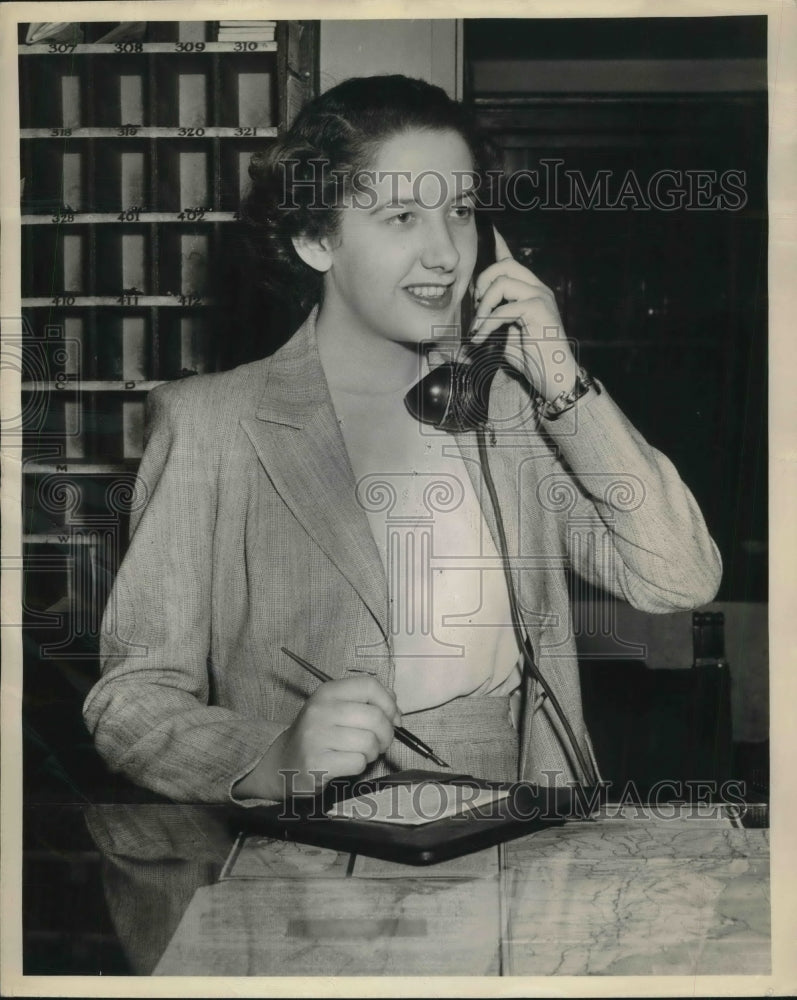 Load image into Gallery viewer, 1948 Press Photo Gail Leonard Elected Miss North Carolina Hotels
