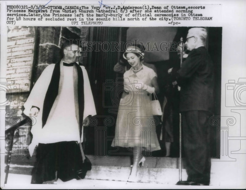 Load image into Gallery viewer, 1958 Press Photo Ottawa, Canada Very Rev JD Anderson, Princess Margaret
