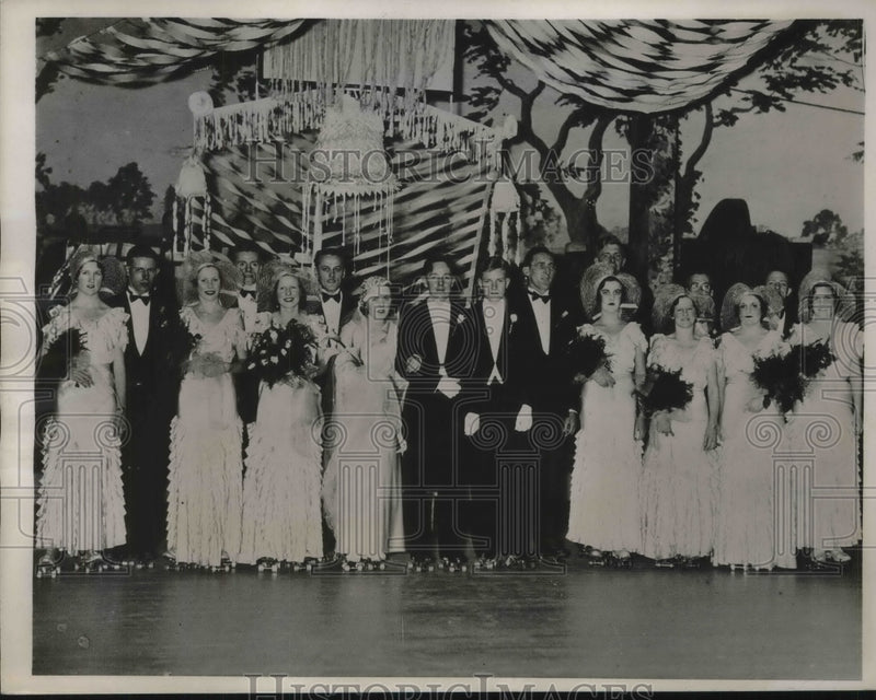 Load image into Gallery viewer, 1933 Press Photo Revere, Mass, wedding of Lawrence N Acker to Helen M Dee
