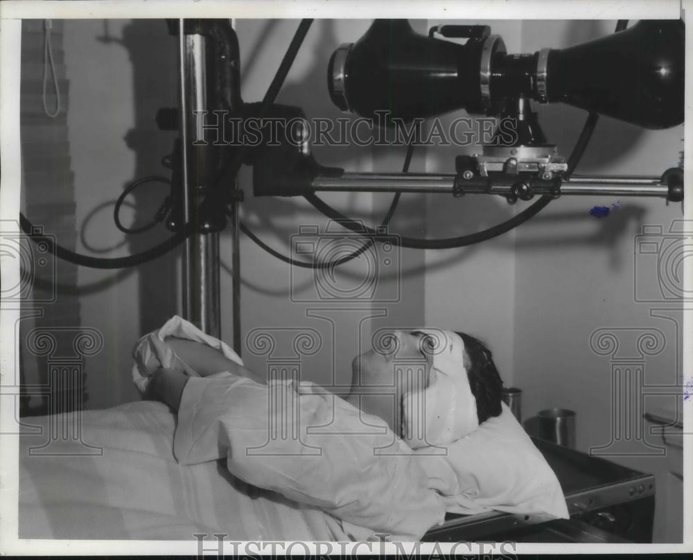 1939 Press Photo William Singer in Hollywood Hospital After Shooting in LA- Historic Images