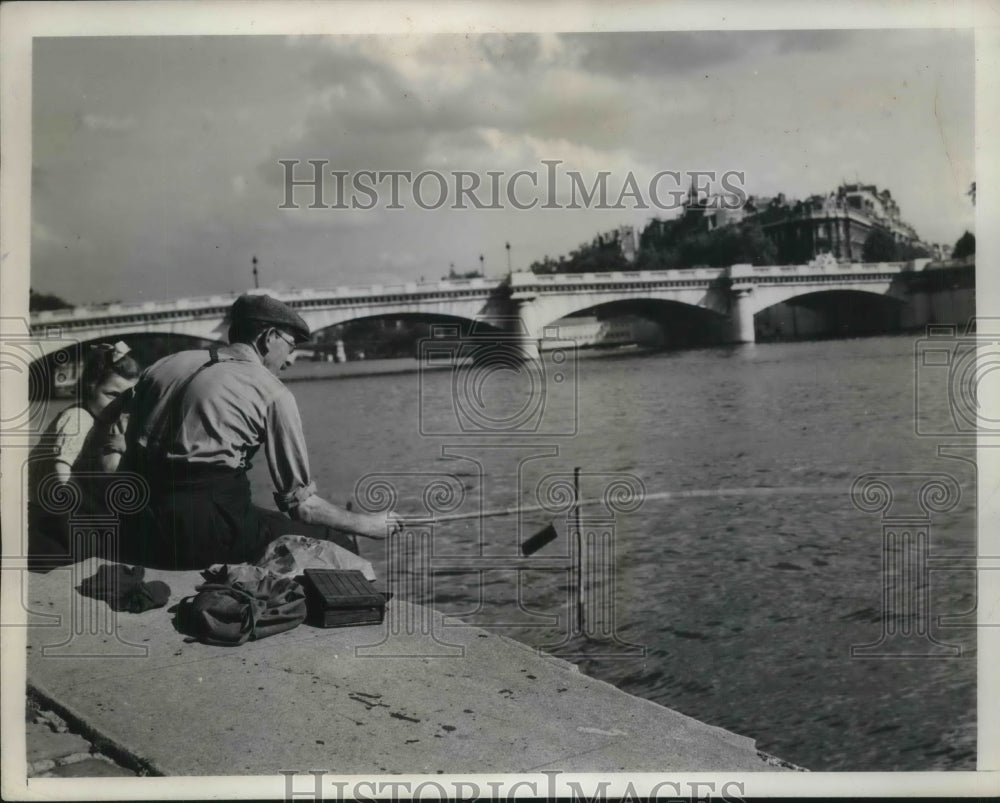 1945 Press Photo Fishing in the Seine- Historic Images