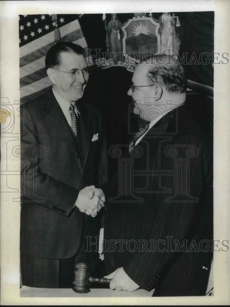 Load image into Gallery viewer, 1943 Press Photo Lt Gov Thomas Wallace &amp; Speaker Oswald Heck
