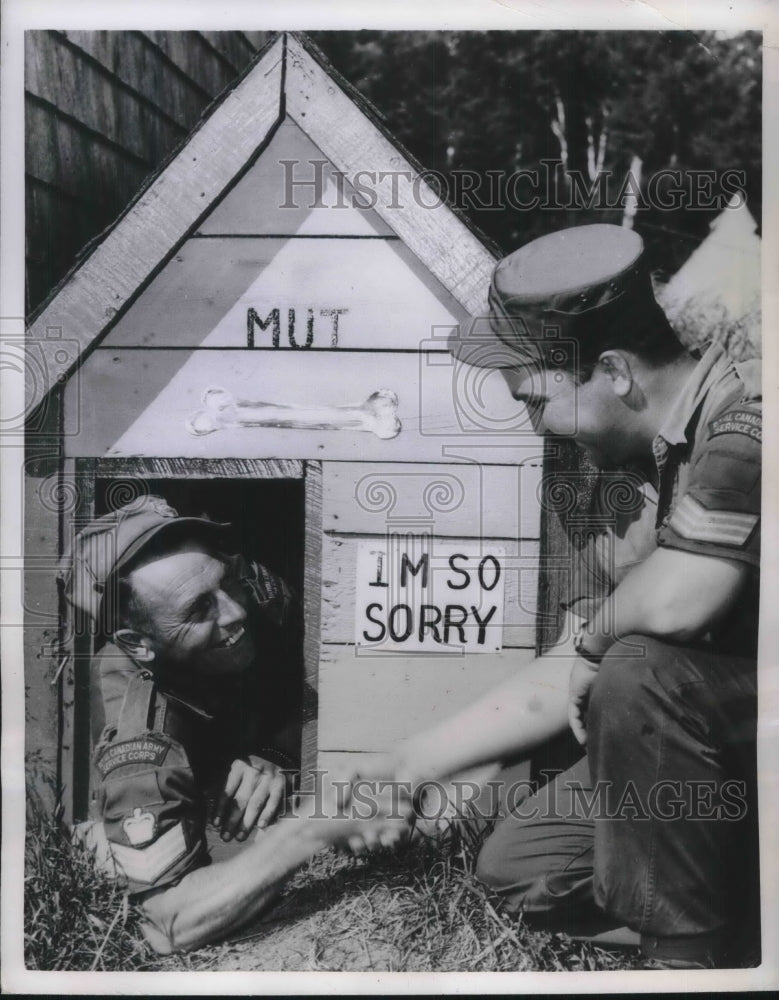 1956 Press Photo Canadian Soldiers, S/Sgt Bob Weatherill, Sgt. John Sawchuck- Historic Images