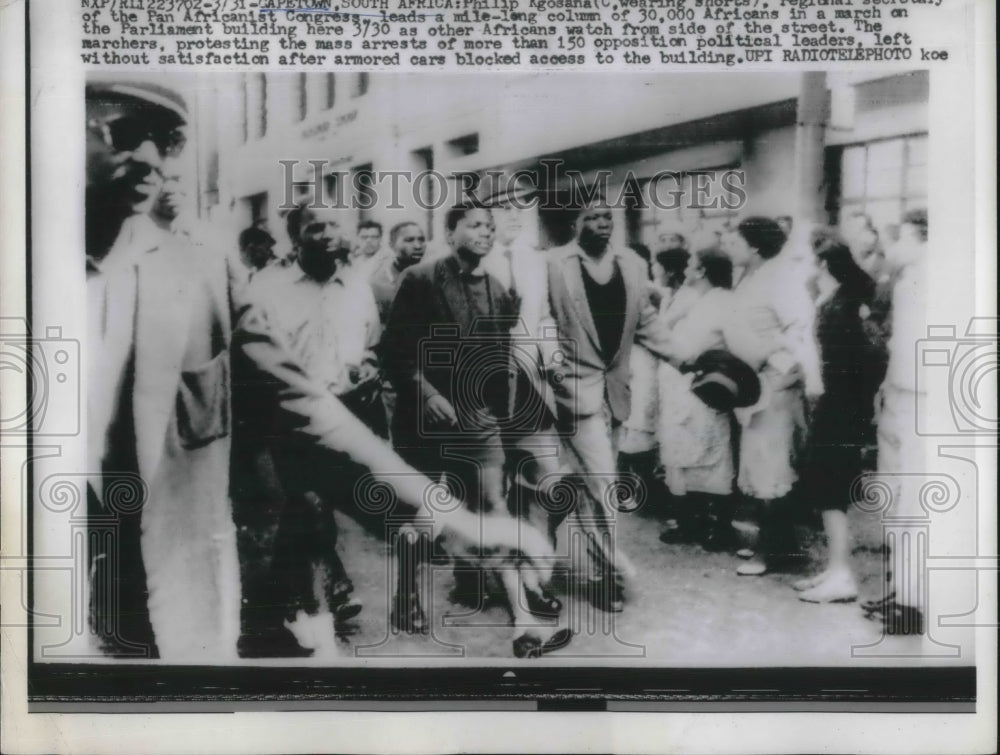 1960 Press Photo Pan Africanist Congress leads a mile-long column of 30,000