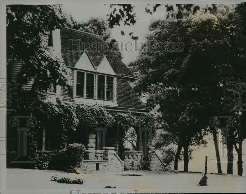 Load image into Gallery viewer, 1933 Press Photo George C Swiler Uncle Ruth Googins Mississippi River House
