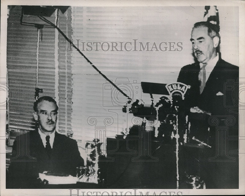 Load image into Gallery viewer, 1952 Press Photo Honolulu Hawaii Dean Acheson Pacific Secretary Of State
