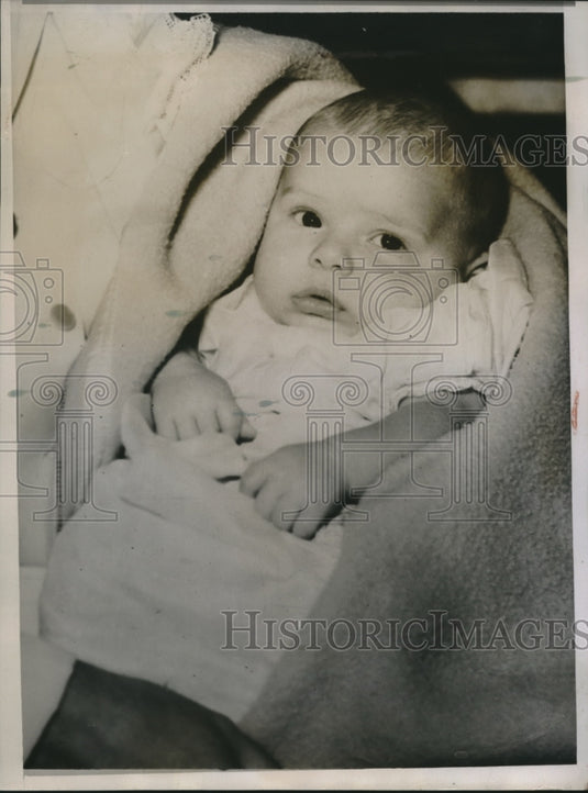 1935 Press Photo Baby in St Louis,Mo court battle tween Ann Qare & Mrs Muench- Historic Images