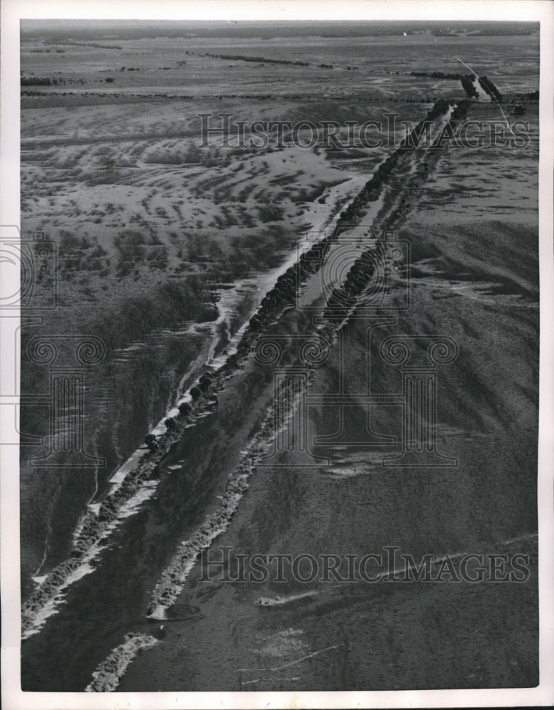 1953 Press Photo Aerial View Of Drainage Canal For Lake Okeechobe In Florida- Historic Images