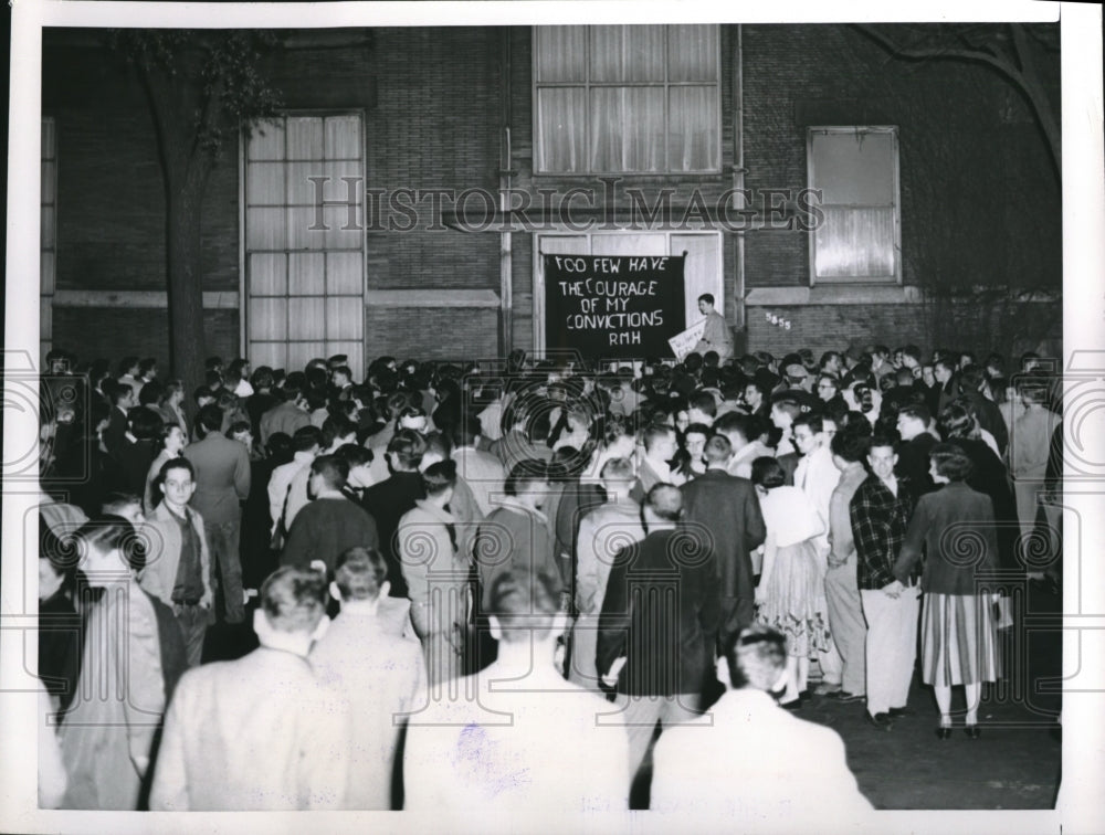 1953 Press Photo University of Chicago protests end of &quot;two year&quot; degrees- Historic Images