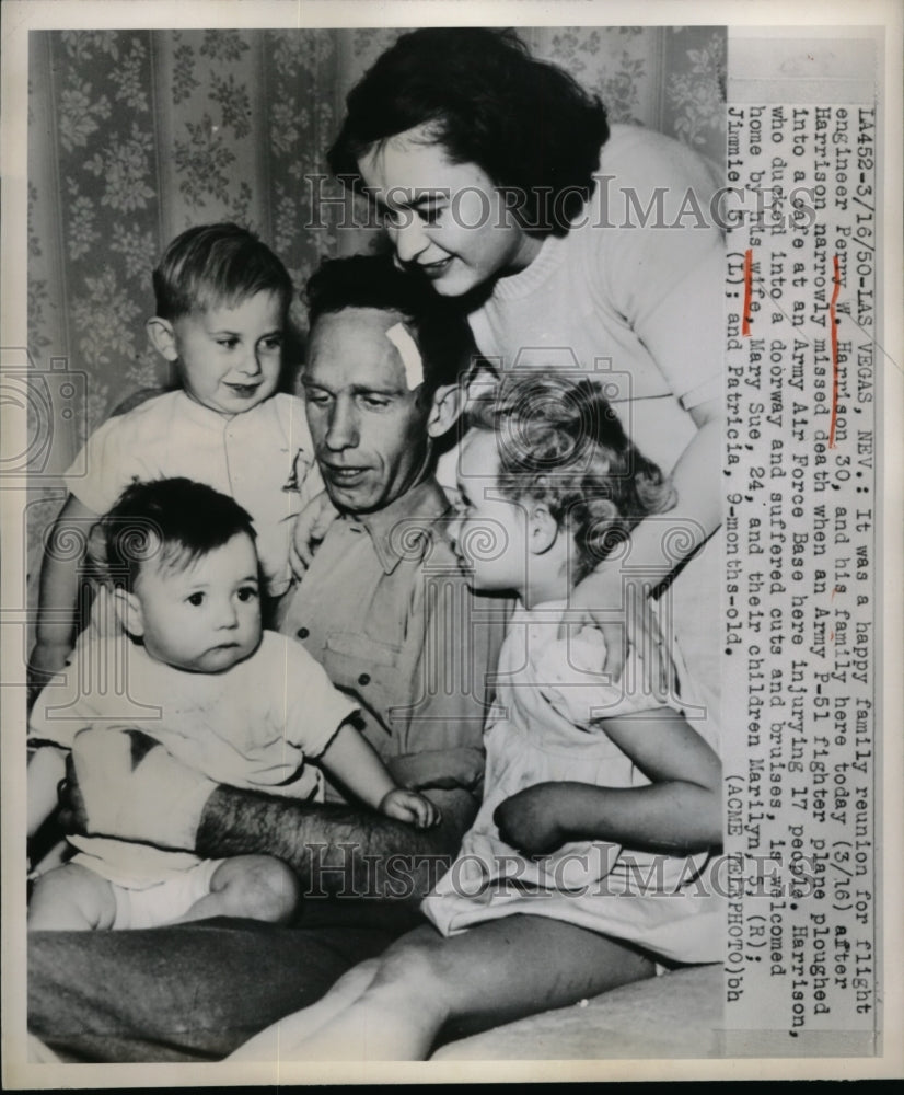 1950 Press Photo Happy Family Reunion for Perry Harrison, Flight Engineer- Historic Images