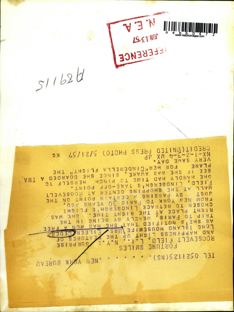 1957 Press Photo Mrs Eileen Ceder Roosevelt Field Long Island New York Wife