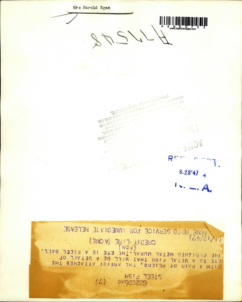 1947 Press Photo With A Pair Of Pliers Artist Attaches Eye To A Metal Fish