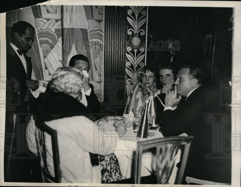 Load image into Gallery viewer, 1934 Press Photo Simplon Club in NYC,Mrs Metcalfe,JW Leeds,J Metcalfe
