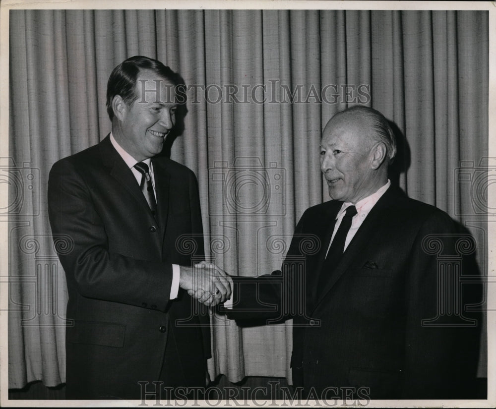 1963 Press Photo Cook Coffee Co pres. Roy B Miner & Carl Evans of Gray Drug Inc.