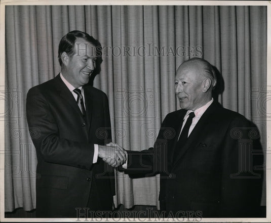 1963 Press Photo Cook Coffee Co pres. Roy B Miner & Carl Evans of Gray Drug Inc.