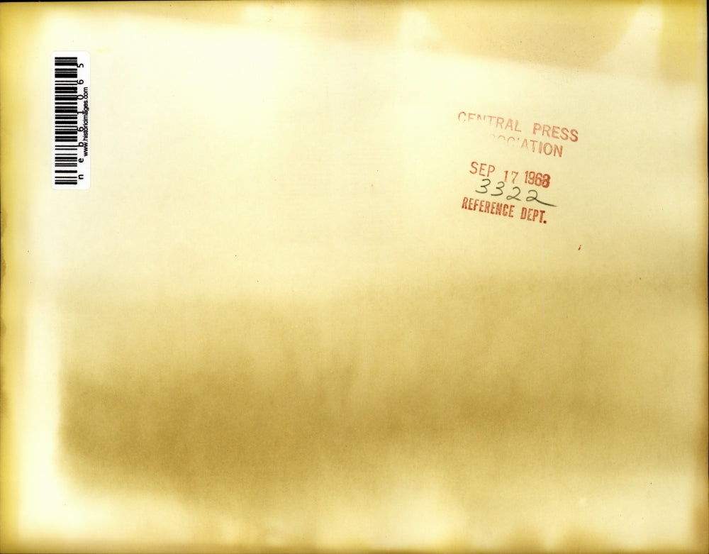 1963 Press Photo Students Demonstrate Outside House Un-American Activities