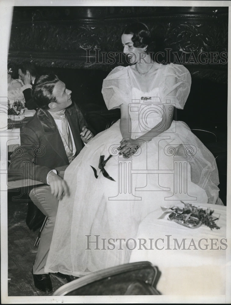 Load image into Gallery viewer, 1935 Press Photo Pierson Scott Miss Natalie Merrill Opera Ball Musician
