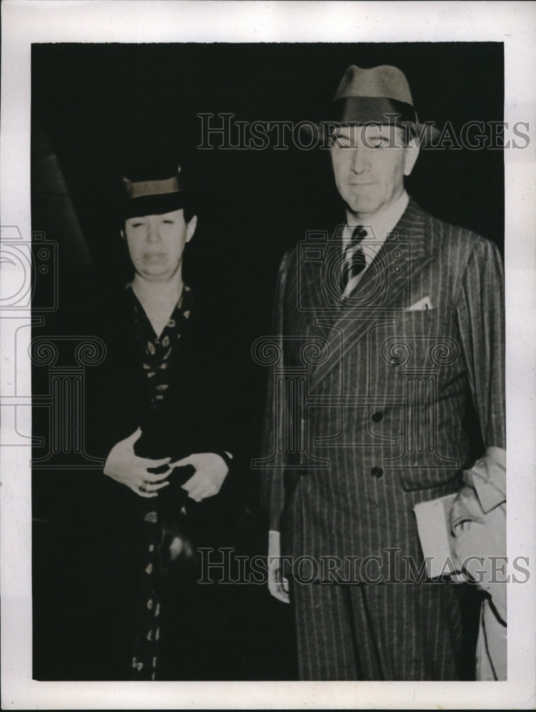 Load image into Gallery viewer, 1937 Press Photo Dr. Ozvaldo Aranha &amp; wife, Brazilian Ambassador to U.S.
