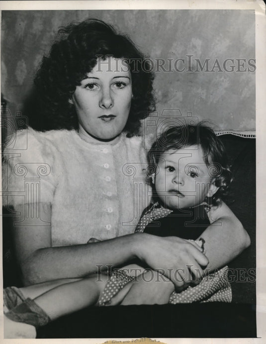 1940 Press Photo Seattle, Wash Mrs Denzel Davis & baby, husband murder charge- Historic Images