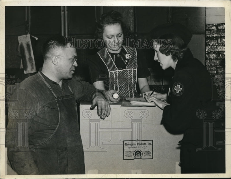 Load image into Gallery viewer, 1941 Press Photo Steven Doneff, Marie Plezia, C. Winfrey, Red Cross - neb61555
