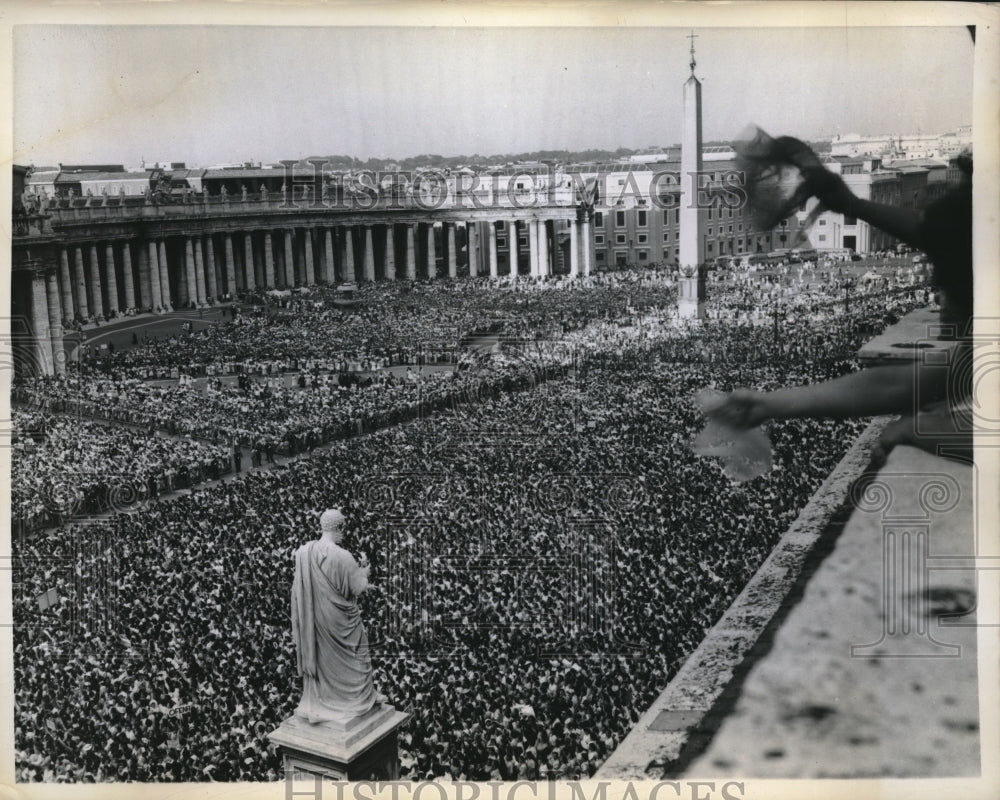 1958 Press Photo Vatican City, crowds in St Peter&#39;s Square - neb61653