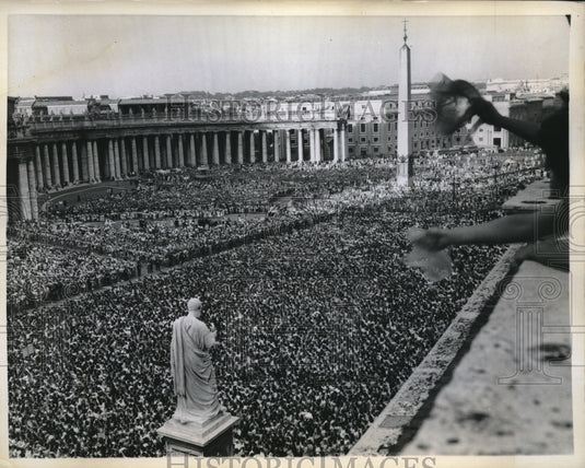 1958 Press Photo Vatican City, crowds in St Peter's Square - neb61653