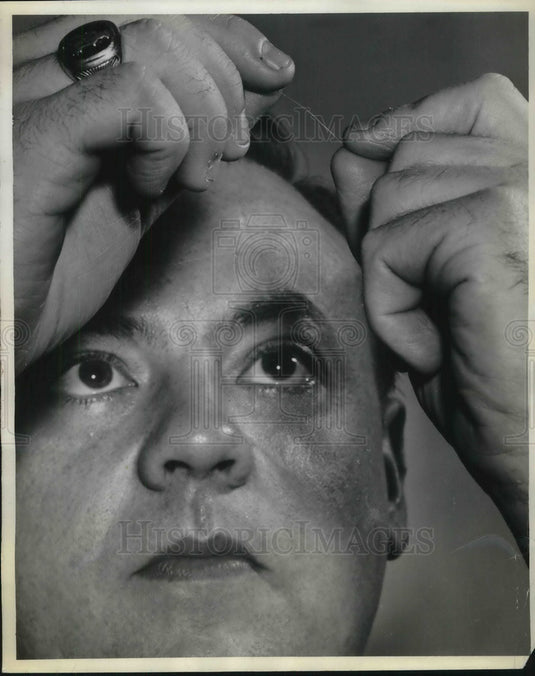 1956 Press Photo Dr. J. Herbert Holloman examines "perfect" iron crystal for GE- Historic Images