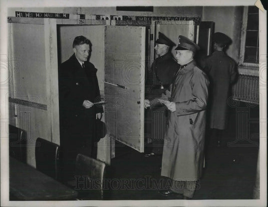 1935 Press Photo Saarbrucken policemen cast ballots in Saar Plesiscite- Historic Images