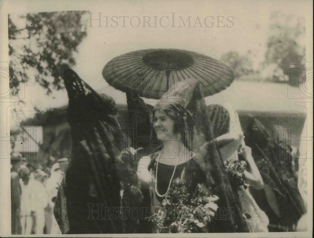 1926 Press Photo Spanish girls in lace dresses at a festival- Historic Images