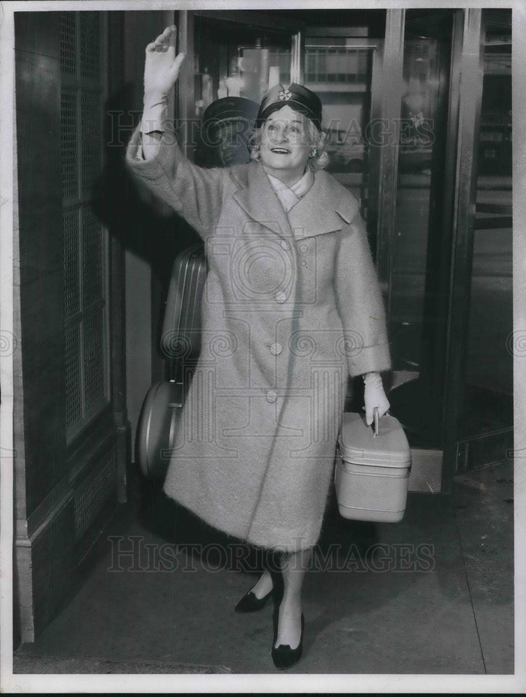 1960 Press Photo A coat style named Souffle on a fashion model- Historic Images