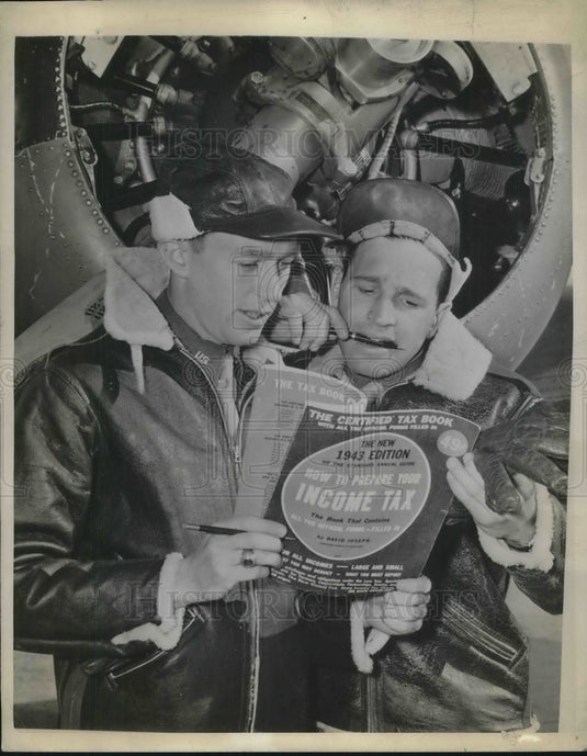 1943 Press Photo Bombardier cadets John Upton and James Turner - neb62952- Historic Images