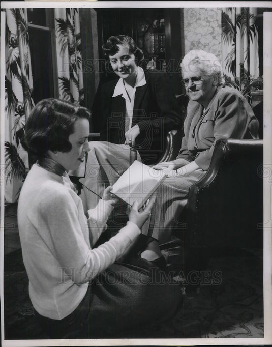 1952 Press Photo Service made to blind by Beloit College Delta Gamma Sorority