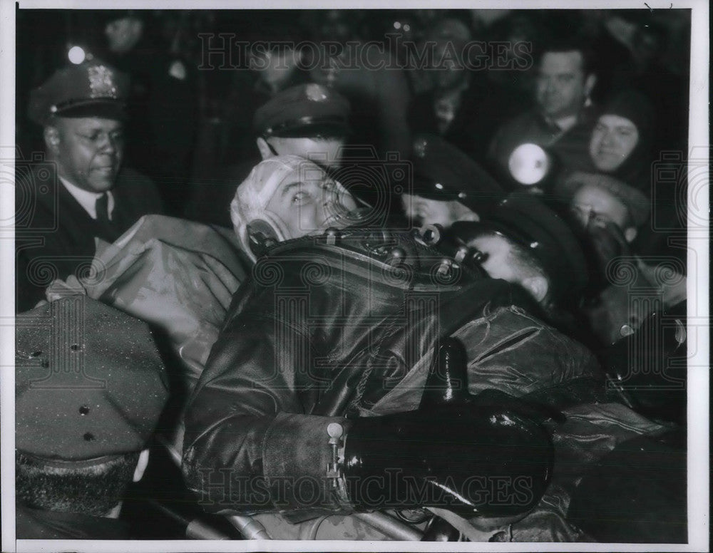 1959 Press Photo Frank Halfling rescued from some 160 feet below Chicago Streets