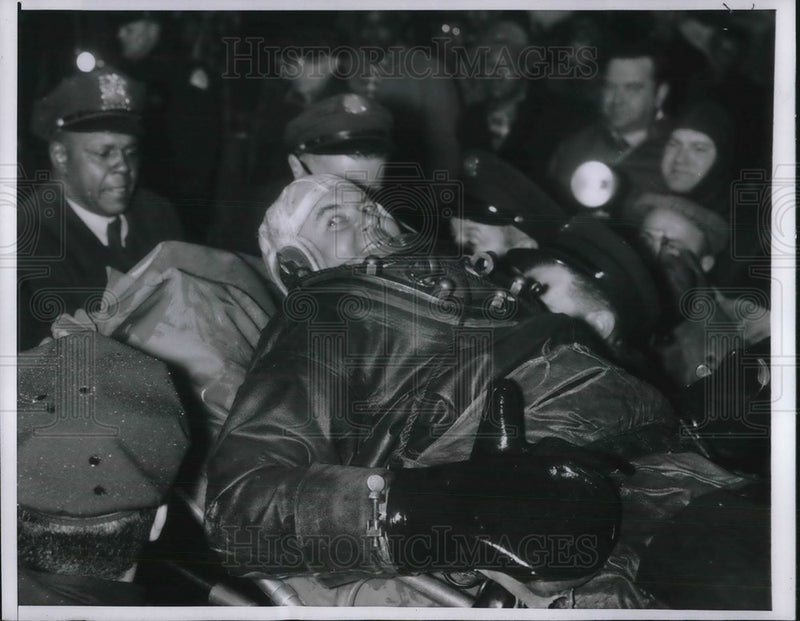 Load image into Gallery viewer, 1959 Press Photo Frank Halfling rescued from some 160 feet below Chicago Streets
