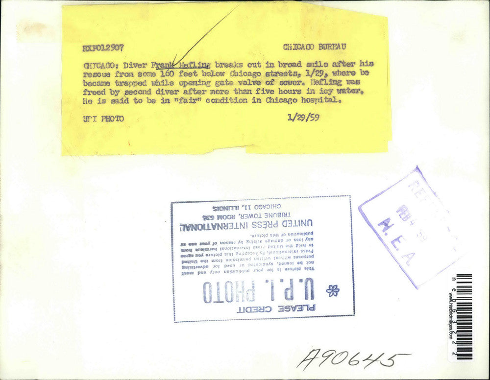 1959 Press Photo Frank Halfling rescued from some 160 feet below Chicago Streets