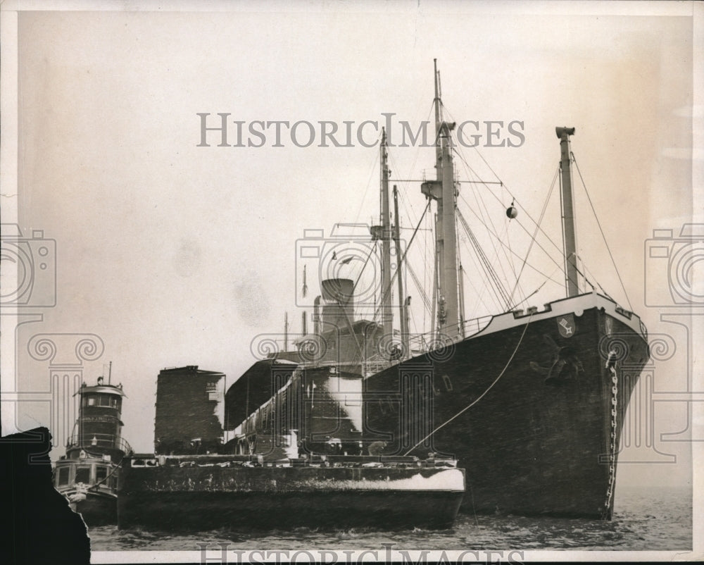 1938 Press Photo Freighter Boat Japan Bombs Shipment- Historic Images