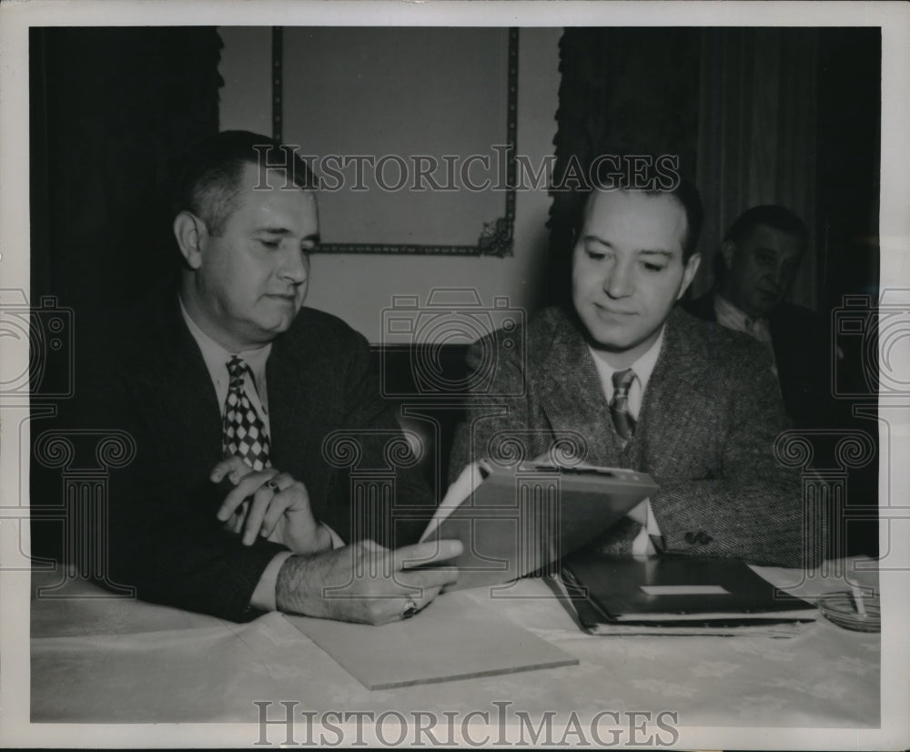 1945 Press Photo N.R. Mathews, Joseph M. Rubin Chrysler Director