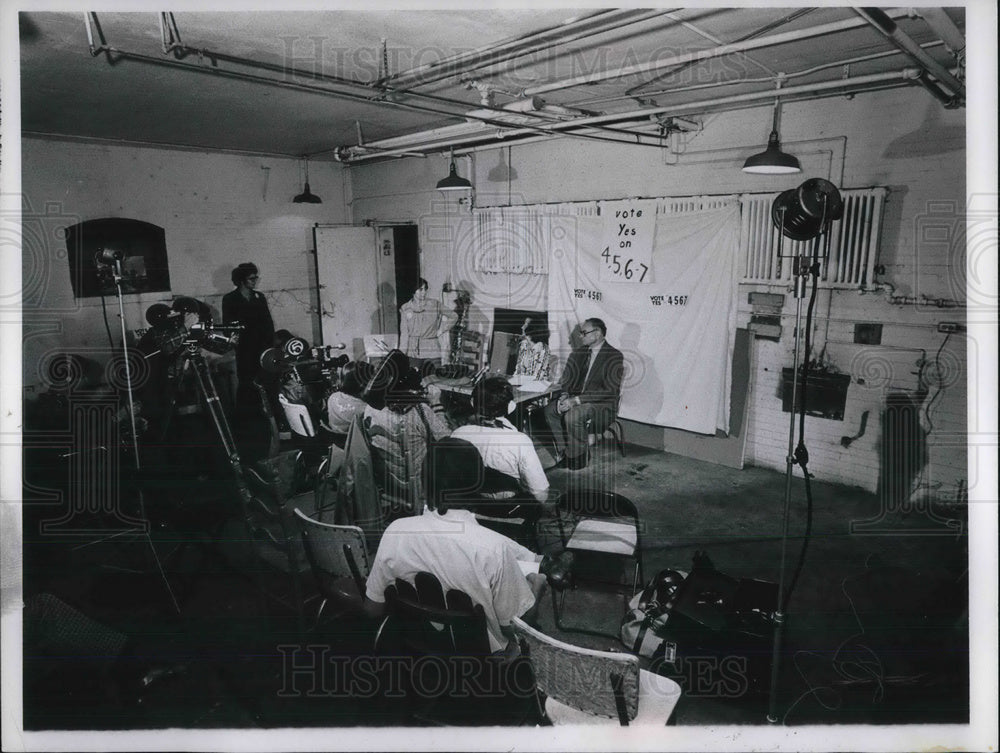 1976 Press Photo Lower Utilities committee conference in Cleveland Ohio