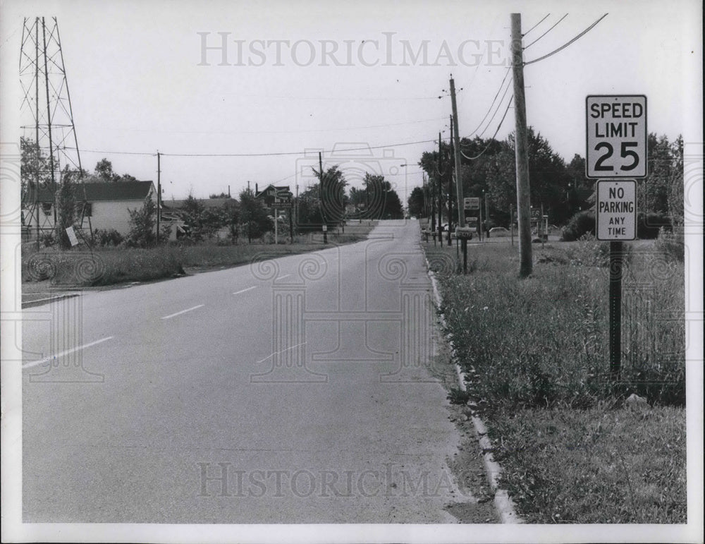 1969 Press Photo Brddeway road in center of Oakwood Ohio- Historic Images