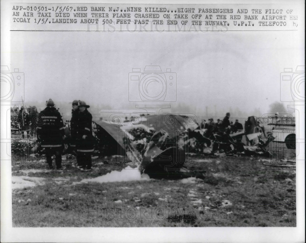1967 Press Photo Plane crash kills nine near Red Bank NJ - neb66355